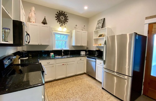 Seaside Cottage | Location! Short Walk to Beach & Town Directly in Seaside + 2 Adult Bikes!