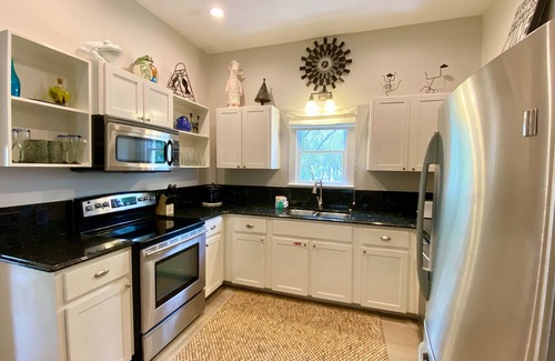 Seaside Cottage | Location! Short Walk to Beach & Town Directly in Seaside + 2 Adult Bikes!