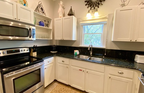 Seaside Cottage | Location! Short Walk to Beach & Town Directly in Seaside + 2 Adult Bikes!