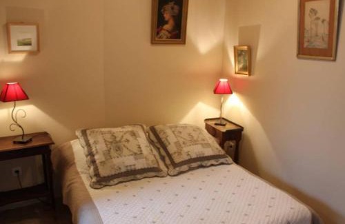 Loches House | Location unique en ville, 3 niveaux avec cave voûtée et troglodytique, charme et authenticité en Touraine - FR-1-381-162