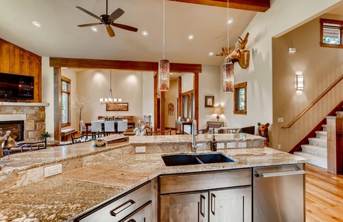 The Highlands House | Location! Views! Luxury! Space for everyone!