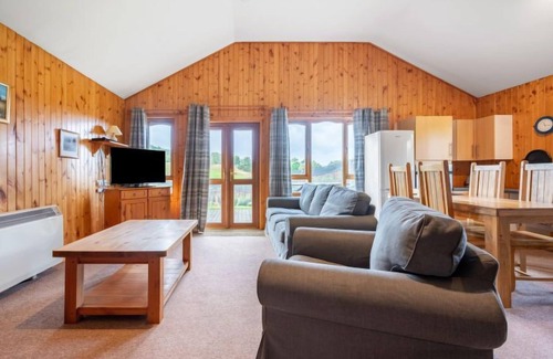 Glen Urquhart House | Loch Meilke 2 Bed by Interhome