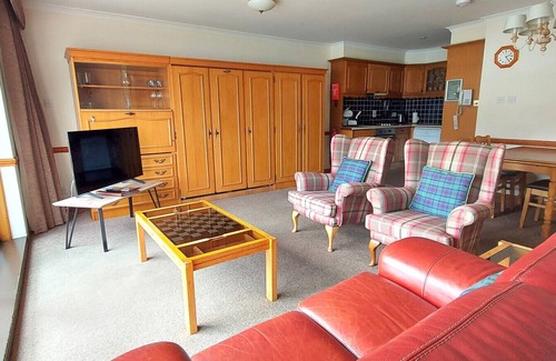 Kinloch Rannoch Villa | Loch Rannoch Highland Club, Red Squirrel Lodge 6
