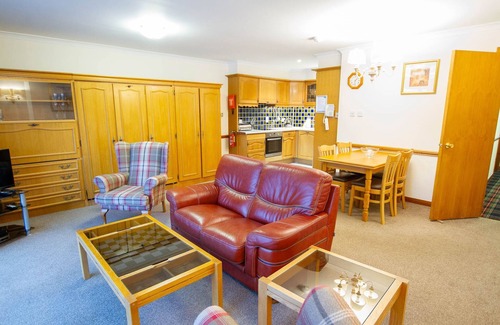 Kinloch Rannoch Cottage | Loch Rannoch Red Squirrel Lodge (6) - Retreat Group
