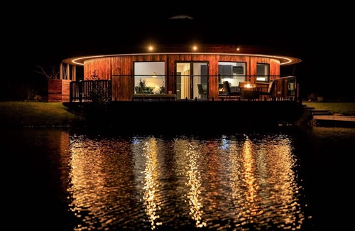Plockton Apartment | Loch side property with private hot tub and own Loch