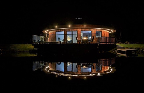 Plockton Apartment | Loch side property with private hot tub and own Loch