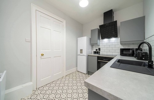 Montrose Apartment | Lochside, Apartment B - Great for Corporate Stays