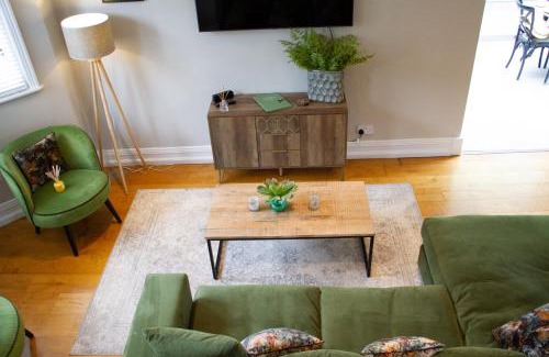 Castlefield House | Lock Keepers Cottage - Detached House in the city