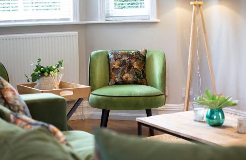 Castlefield House | Lock Keepers Cottage - Detached House in the city