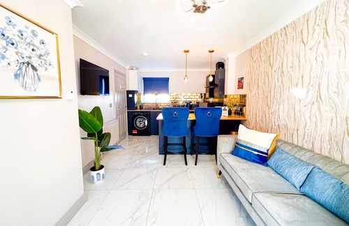 Boston House | Lock View