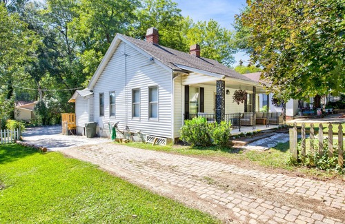 Rock Hill House | Loco Motive- Renovated House in Aragon c.1940 Near Winthrop & Glencairn Garden