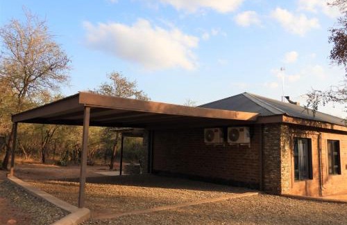 Marloth Park House | Locust Retreat Immaculate 2bedroom cottage