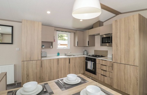 Winscombe Cottage | LODGE 10, family friendly, with a garden in Shipham