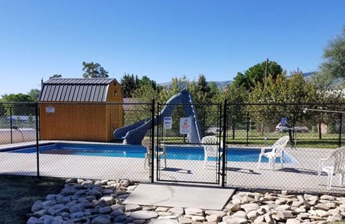 Albion Apartment | Lodge: 15 bedrooms, Sleeps 70, Pool, Hot Tub, Skiing, 5 acres of Park Space!