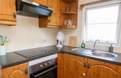 Yealand Conyers Cottage | LODGE 17 SILVERDALE, pet friendly, with a garden in Carnforth