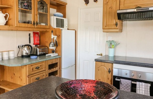 Yealand Conyers Cottage | LODGE 17 SILVERDALE, pet friendly, with a garden in Carnforth