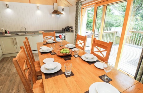 Corfe Castle Cottage | LODGE 21, family friendly, with hot tub in Corfe Castle