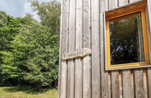 Corfe Castle Cottage | LODGE 21, family friendly, with hot tub in Corfe Castle
