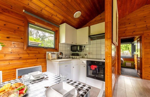 Brazzacott House | Lodge 6 - Hot Tub Lodge by Interhome