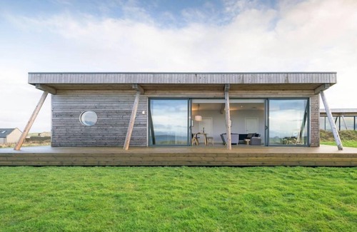 John O'Groats Cottage | Lodge 8 - 3 Bed - a john o'groat that sleeps 6 guests in 3 bedrooms