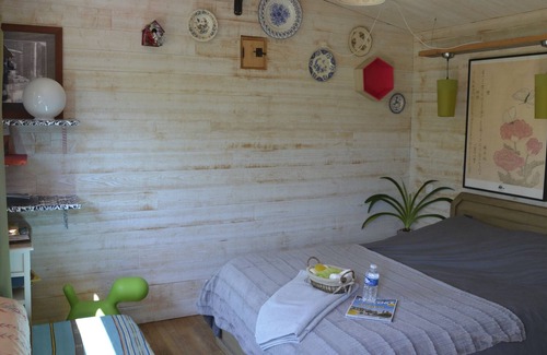 Saumane-de-Vaucluse Cottage | Lodge at Isle sur la Sorgue. Modern cabin in Provence