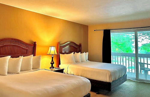Sturgeon Bay Resort | Lodge at Leathem Smith