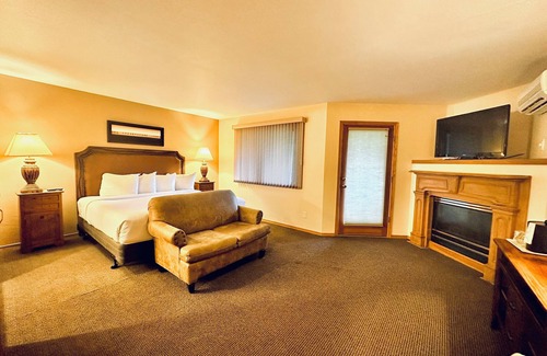 Sturgeon Bay Resort | Lodge at Leathem Smith