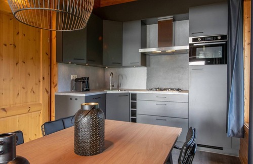 Arcen Cottage | Lodge by the Lake in Arcen's Tranquil Nature