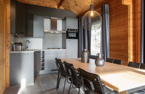 Arcen Cottage | Lodge by the Lake in Arcen's Tranquil Nature