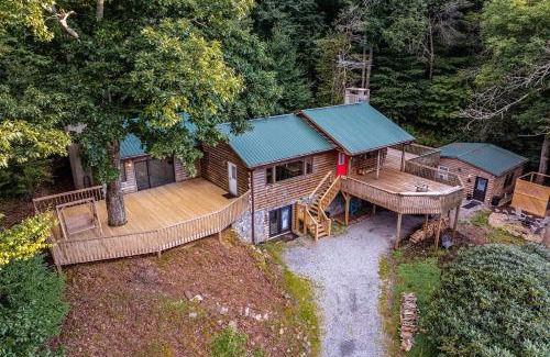 Boone House | Lodge Cabin Feed Brush Horses Mountain View Hot Tub Fireplace
