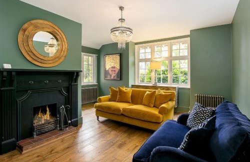 Oxford House | Lodge Farm - Stunning 3 Bed with Large Garden!