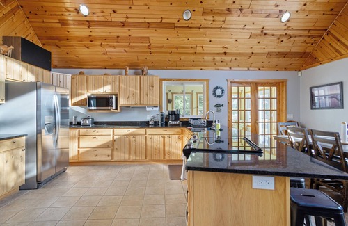 Holcombe House | Lodge Getaway Large Family Home Lake Holcombe Retreat & Event Center House