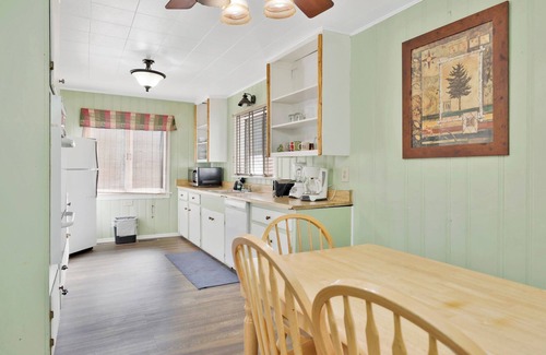 Big Bear Lake Hotel | Lodge House #100