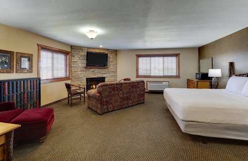 Galena Hotel | Lodge-like Stay! Cozy & Historic Themed Inn, Pool, Downtown Galena