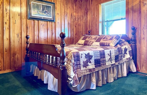 New Plymouth Cabin | Lodge on 100 Secluded Acres in Hocking Hills