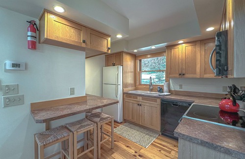 Tamassee Cabin | Lodge on the Waterfall!