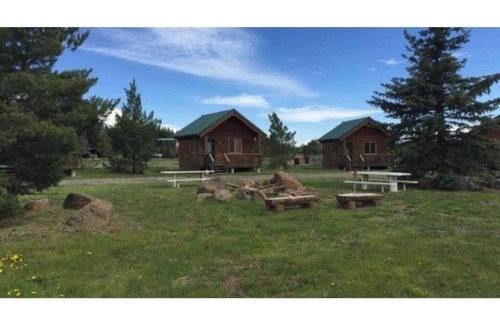 Last Chance Cabin | Lodge Room - 1 Queen