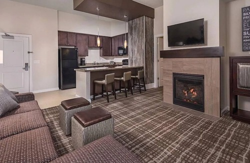Park City Resort | Lodge-style First-Class Resort. Gondola outside-SOOOO Convenient! Sleeps 4