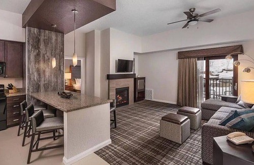 Park City Resort | Lodge-style First-Class Resort. Gondola outside-SOOOO Convenient! Sleeps 4