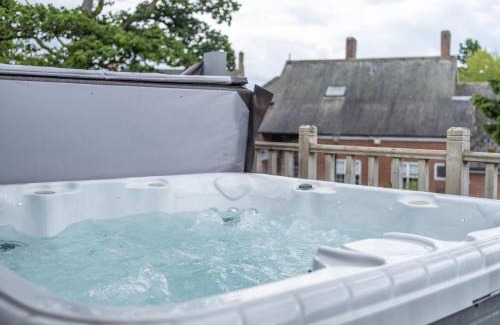 Hallington House | Lodge W Hot Tub, Outdoor Dining In National Park