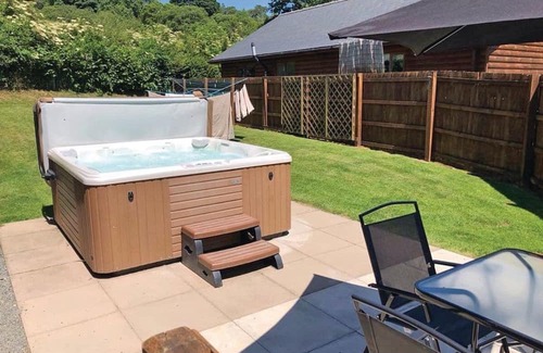 Llanddewi Ystradenny Ski Chalet | Lodge with fantastic contemporary styling.