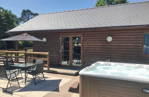 Llanddewi Ystradenny Ski Chalet | Lodge with fantastic contemporary styling.