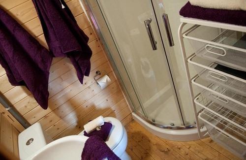 Talybont-on-Usk House | Lodge with HotTub-Garden-PetsOK-Bbq-MountainViews