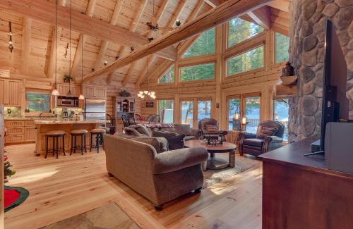 Truckee House | Lodgepole Retreat - A Gorgeous Classic 3BR Log Cabin with Private Hot Tub