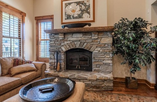 Mammoth Lakes House | Lodges 1112 - 3 Bed townhome with Loft