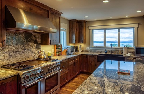 Rangeley House | Lodges #72 - Rangeley Lake Overlook - ATV, Snowmobile, and close to Saddleback!