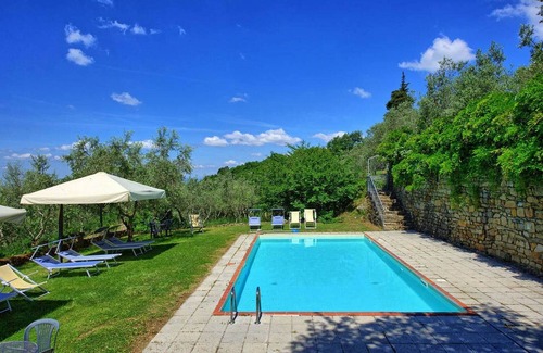 Greve in Chianti Apartment | Lodging in San Polo,Chianti,pool,terrace,barbecue,al fresco dining,Wi-Fi,sleep 4