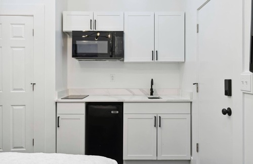 West Philadelphia Apartment | Lodgyy - Comfortable & Quiet Double-bed suite