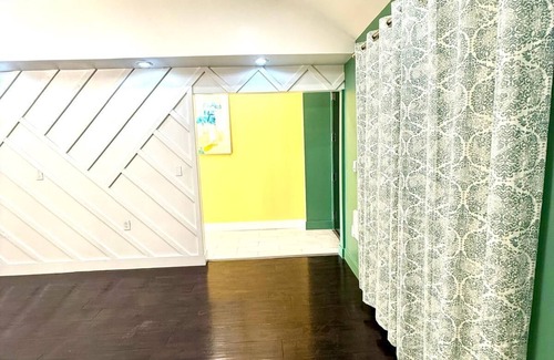 West Philadelphia Apartment | Lodgyy - Quiet & Chic Double-bed suite