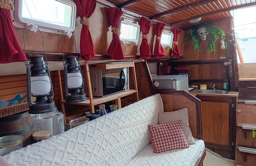 Le Barcares Boat Rental | Loemzi, Une Aventure Hors du Commun a Bord d une Goélette Aménagée Avec Soin. n